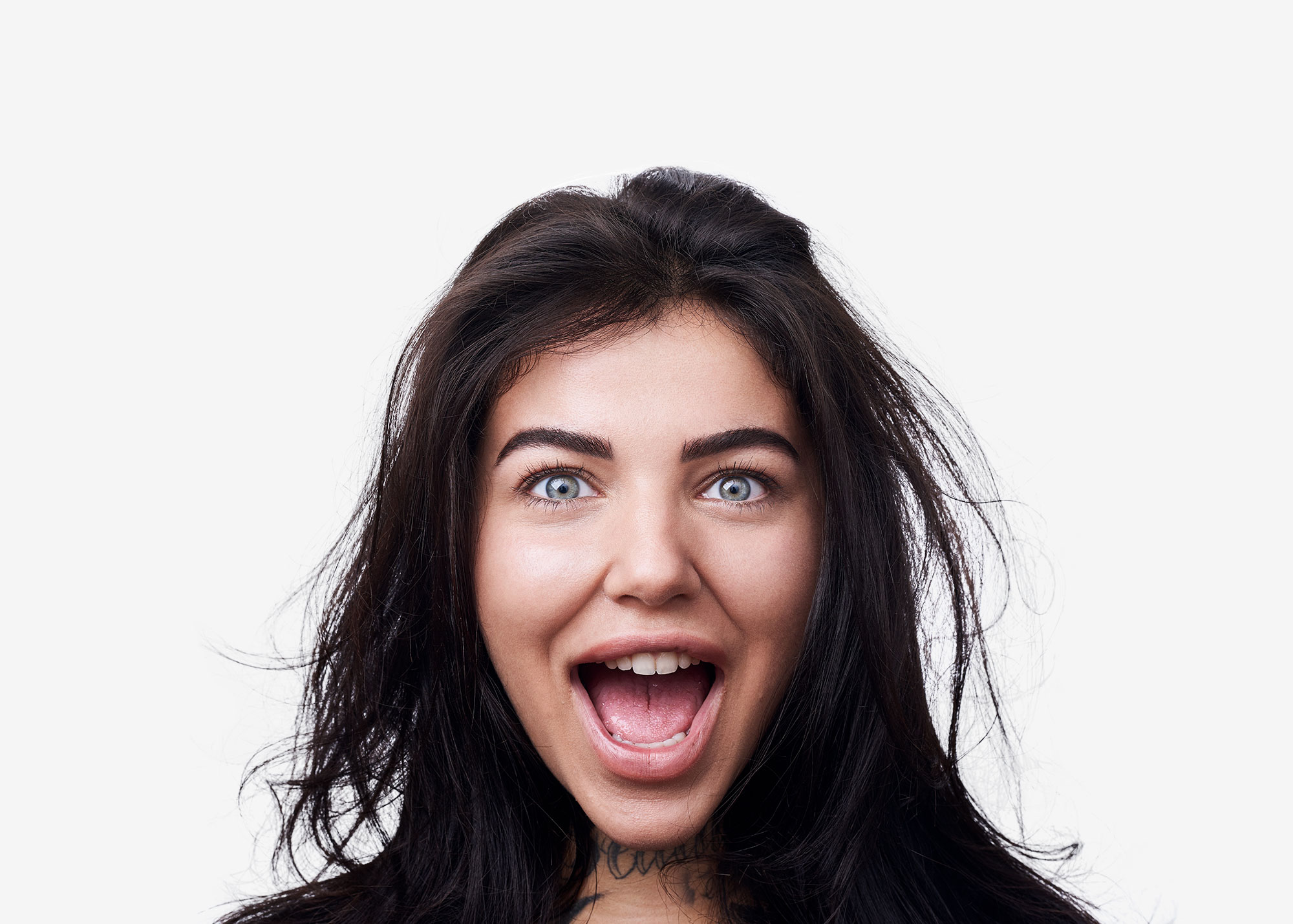 Waldo-contact-lenses-see-the-happiness-campaign-girl-with-neck-tatoo-smiling-sane-seven-2000px-wide