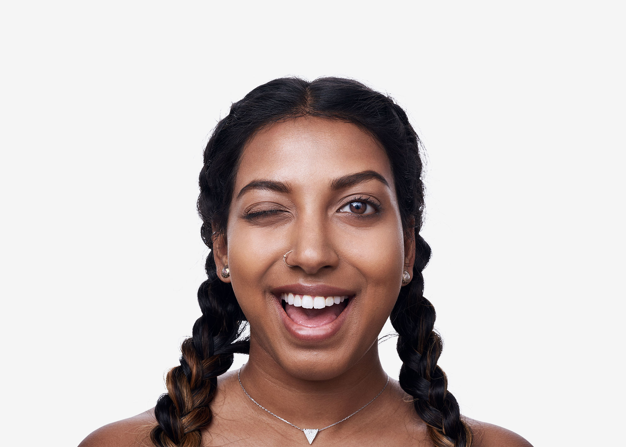 Waldo-contact-lenses-see-the-happiness-campaign-indian-girl-smiling-sane-seven-2000px-wide
